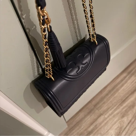 Tory Burch Fleming Quilted Shoulder Bag - Picture 4 of 12